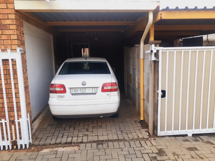 2 Bedroom Property for Sale in Uitsig Free State